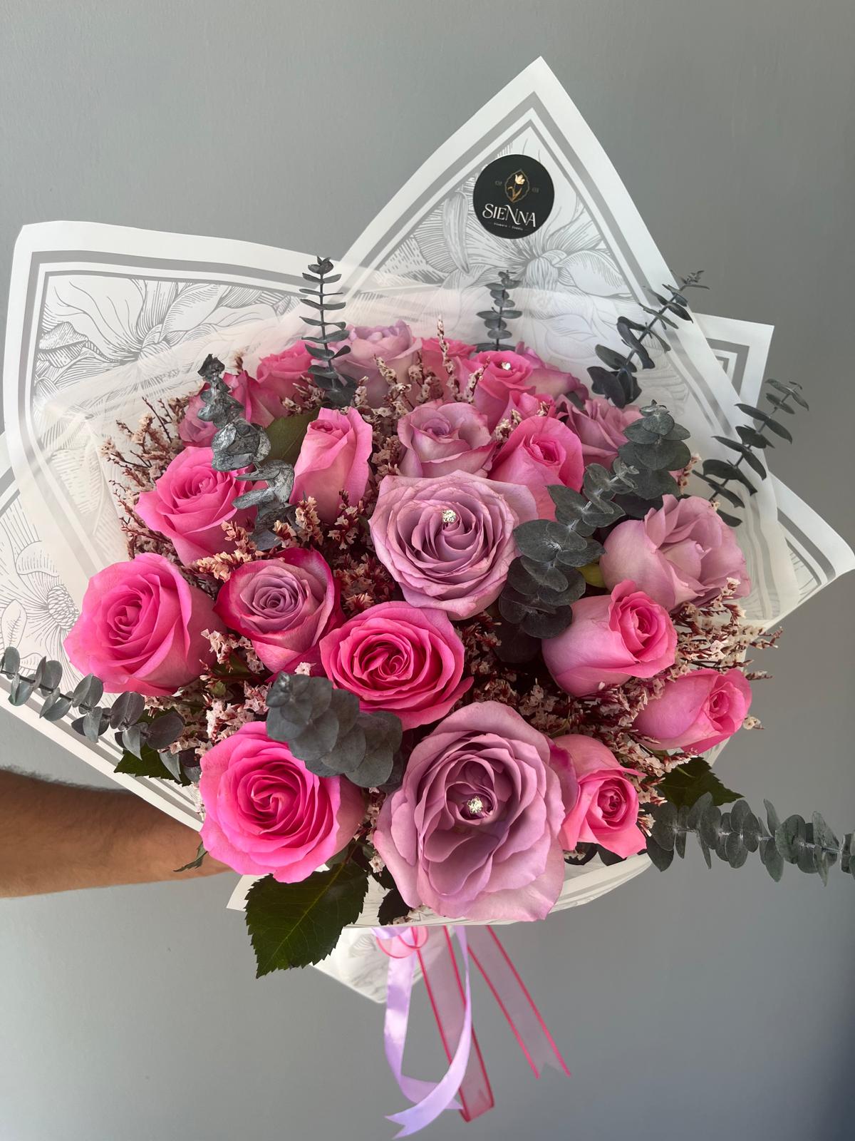 11 Adet Pembe ve 10 Adet Lila Gül Buketi