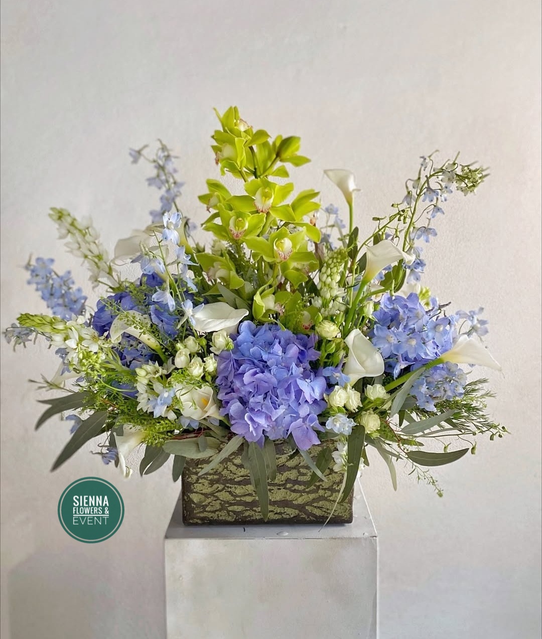Blue,green ,white colour luxury arrangement 
