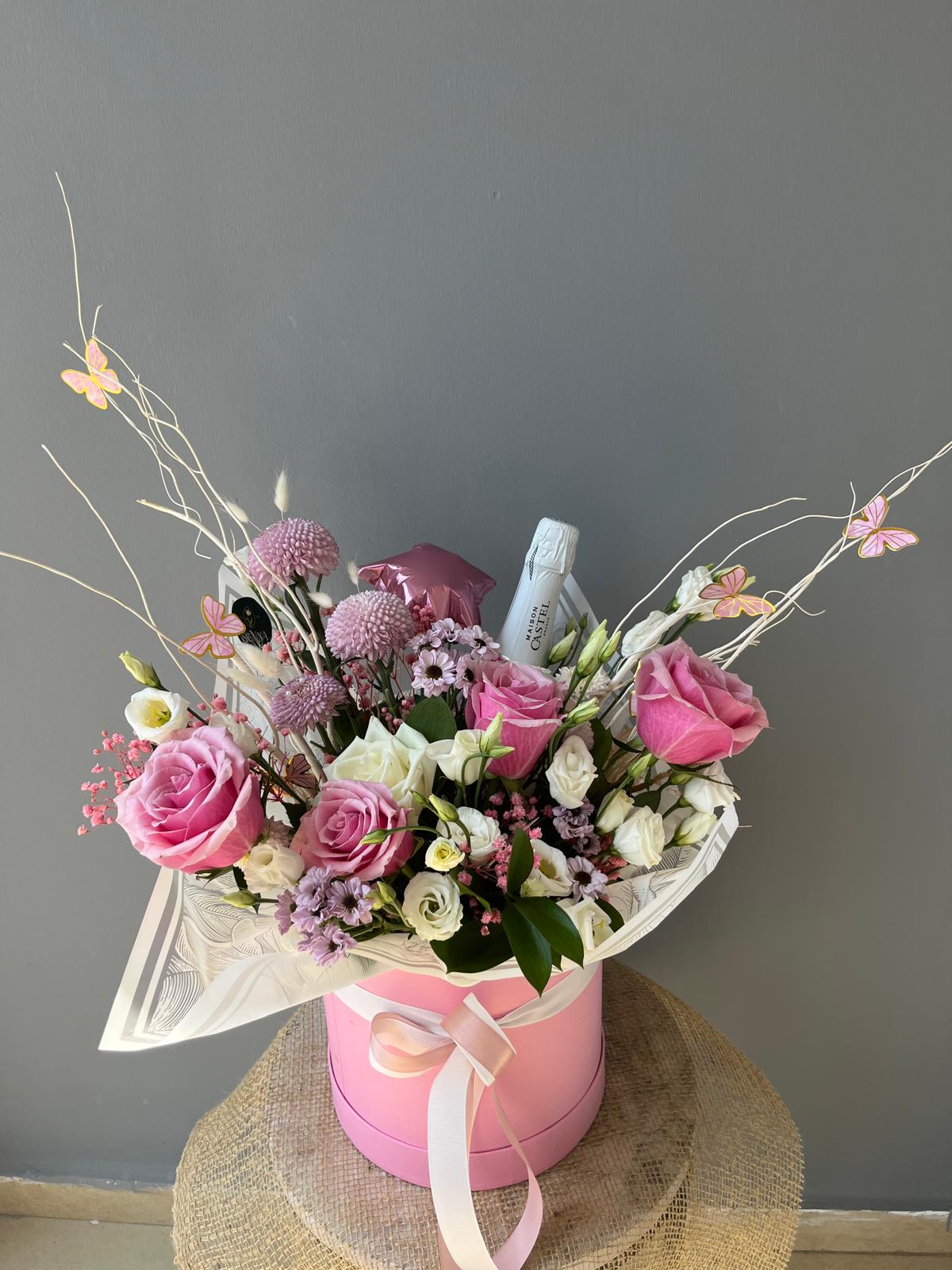 Ping Roses ang With Blush Wine Arrangement