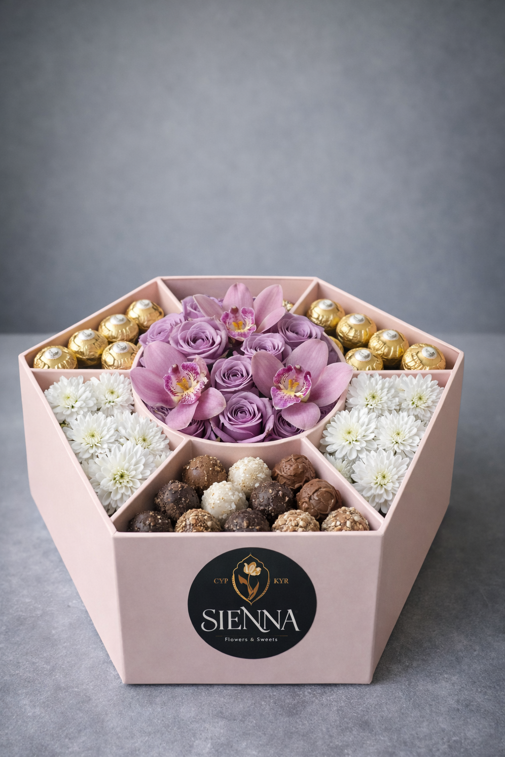 Sienna Royale Pink Box with Chocolate 